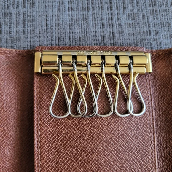 Louis Vuitton 6-Ring Key Holder - Picture 5 of 14